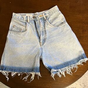 Vintage high waisted 100% cotton light wash denim shorts